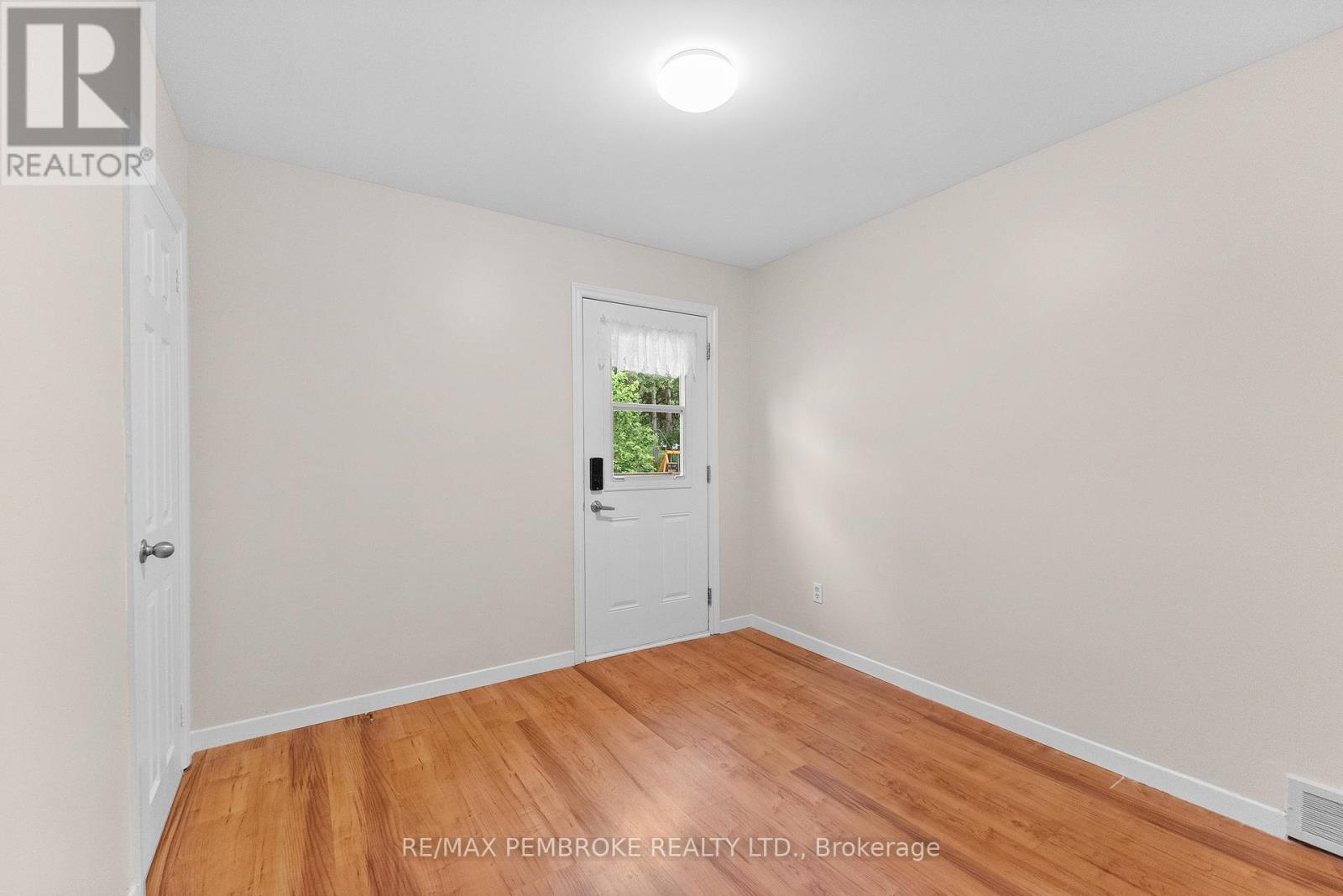 626 Stafford Street, Laurentian Valley, Ontario  K8A 6T8 - Photo 15 - X13436838