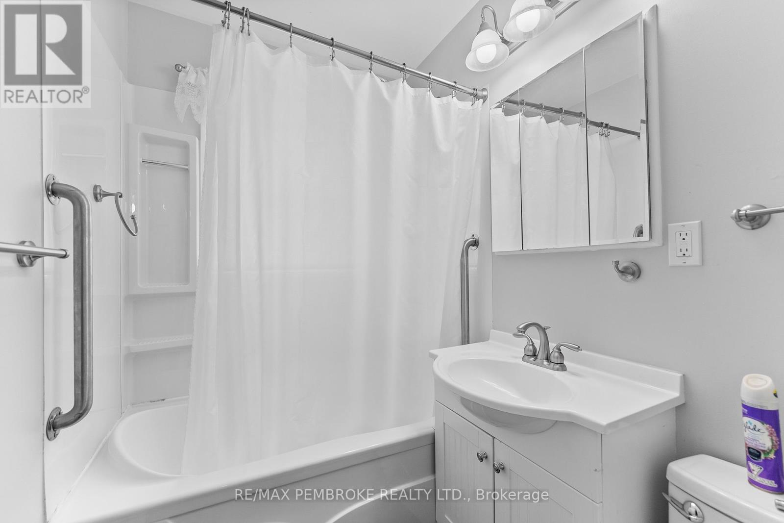 626 Stafford Street, Laurentian Valley, Ontario  K8A 6T8 - Photo 16 - X13436838