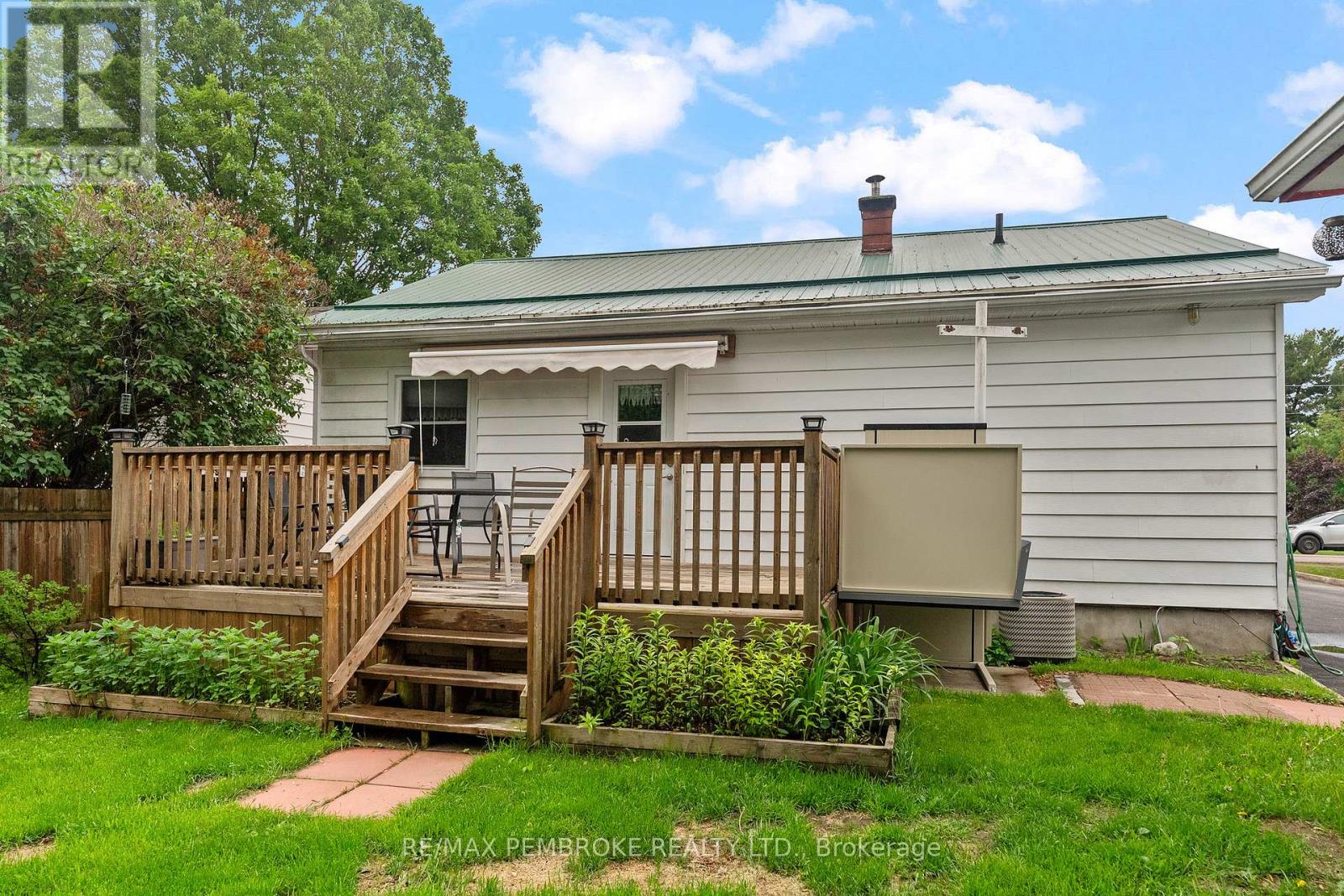 626 Stafford Street, Laurentian Valley, Ontario  K8A 6T8 - Photo 33 - X13436838
