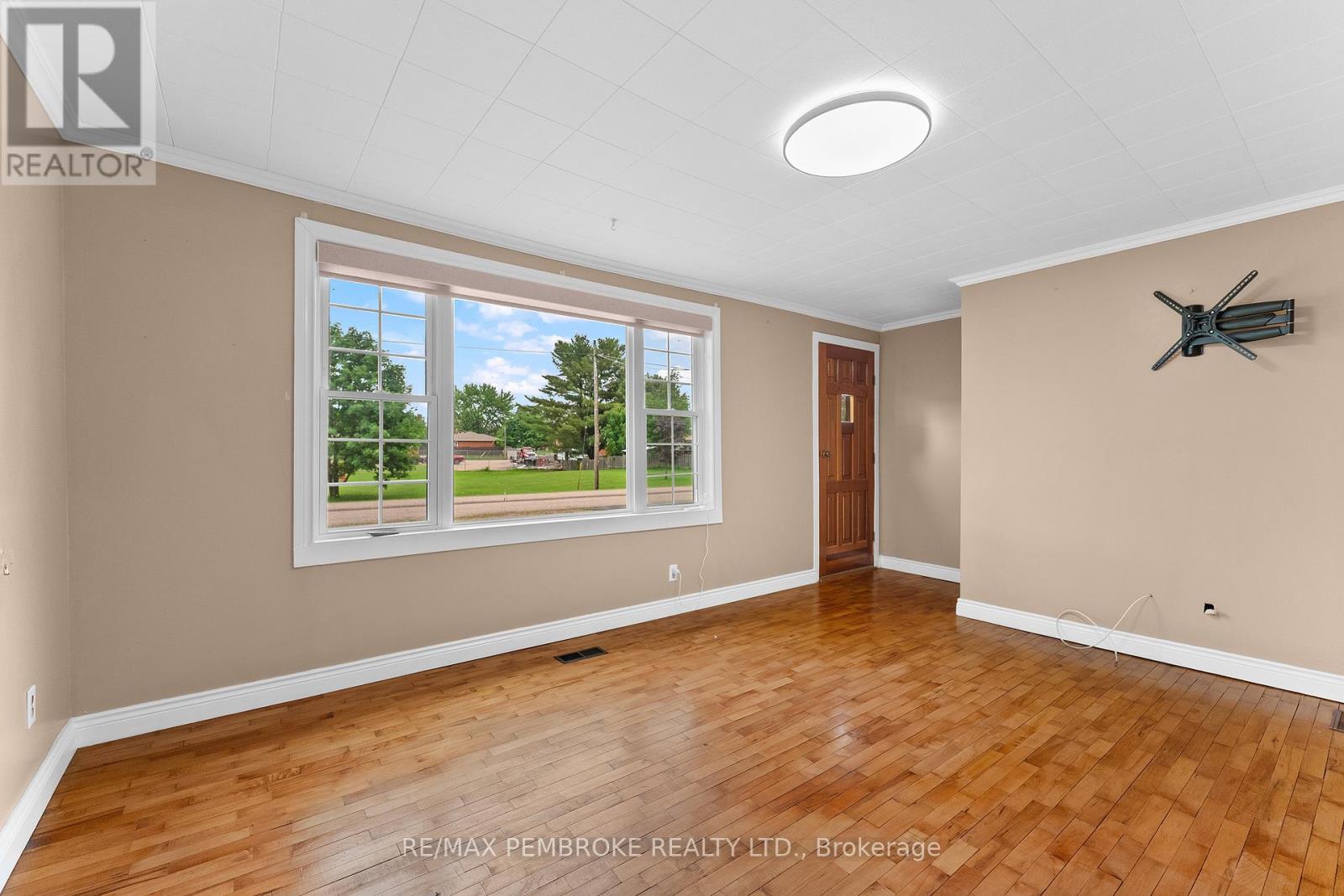 626 Stafford Street, Laurentian Valley, Ontario  K8A 6T8 - Photo 7 - X13436838