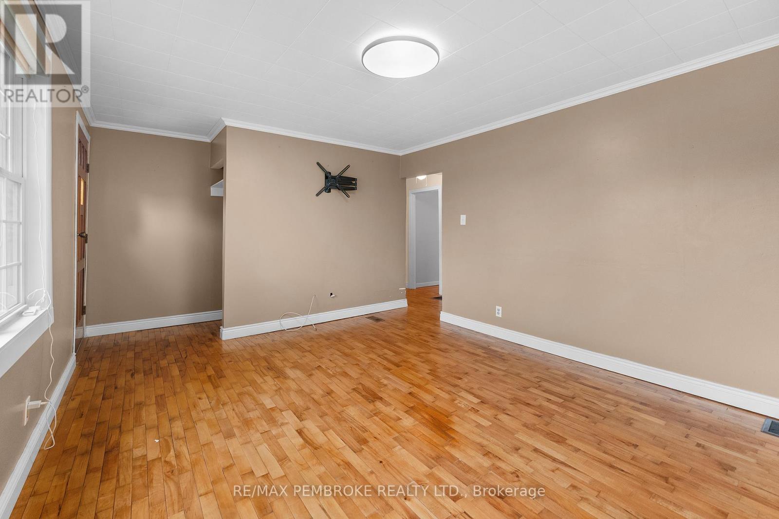 626 Stafford Street, Laurentian Valley, Ontario  K8A 6T8 - Photo 9 - X13436838
