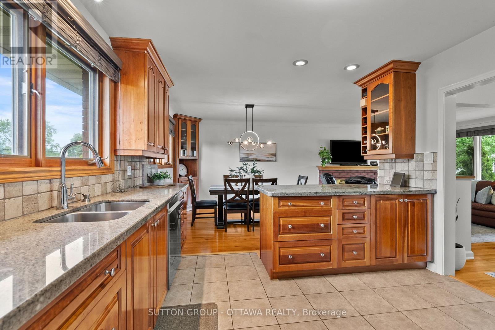 1166 Whitmore Avenue, Ottawa, Ontario  K2C 2N8 - Photo 10 - X13436832