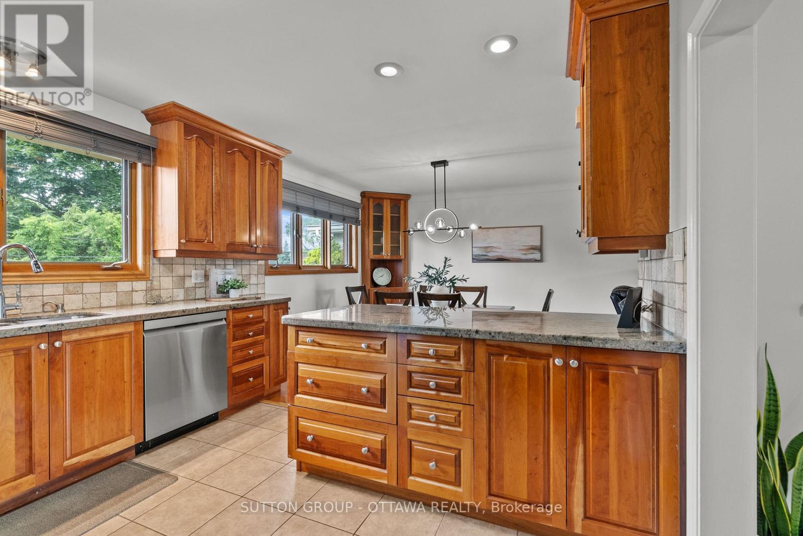 1166 Whitmore Avenue, Ottawa, Ontario  K2C 2N8 - Photo 9 - X13436832