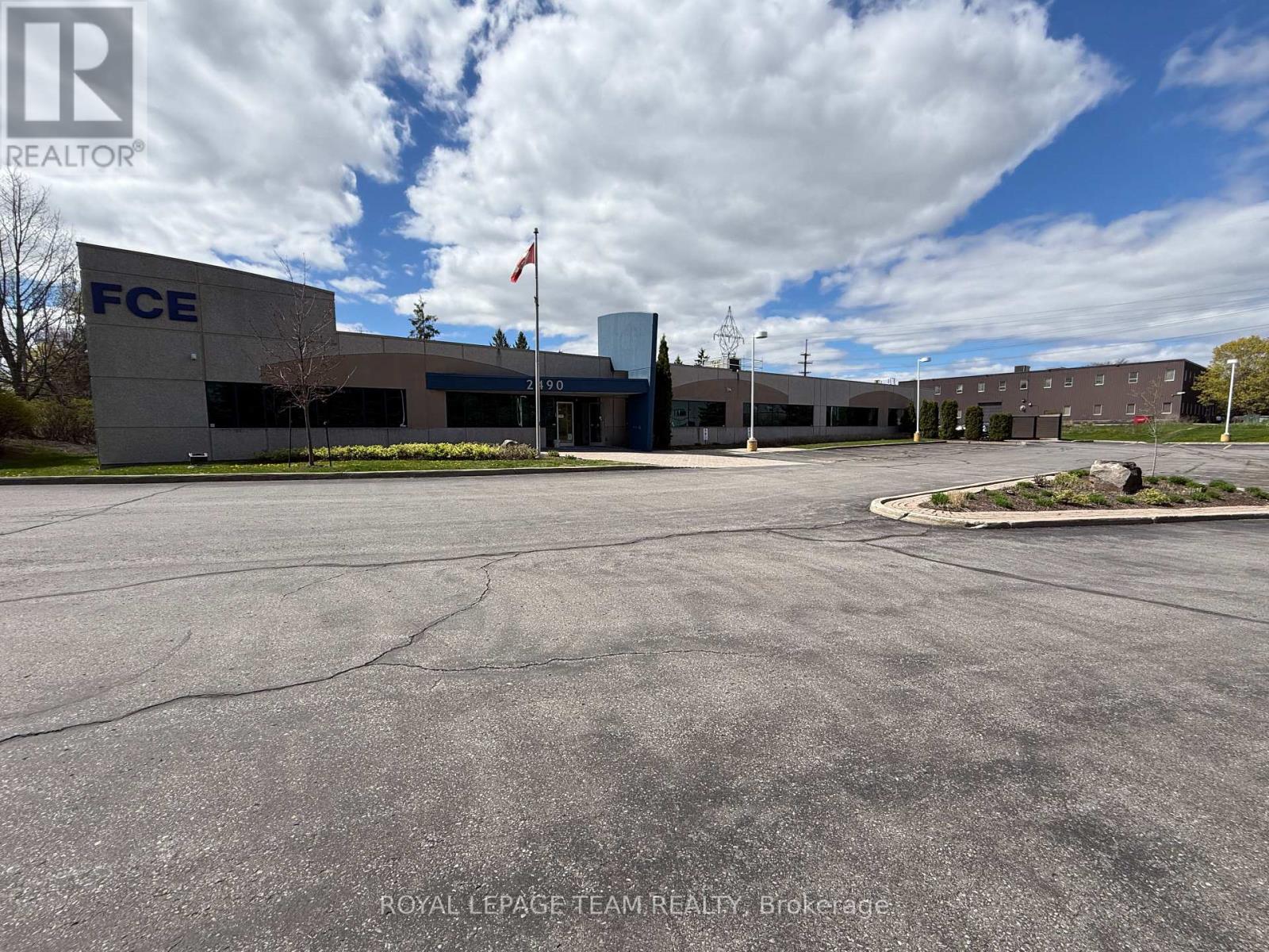 2490 Don Reid Drive, Ottawa, Ontario K1H 1E1 - Photo 2 - X13437180