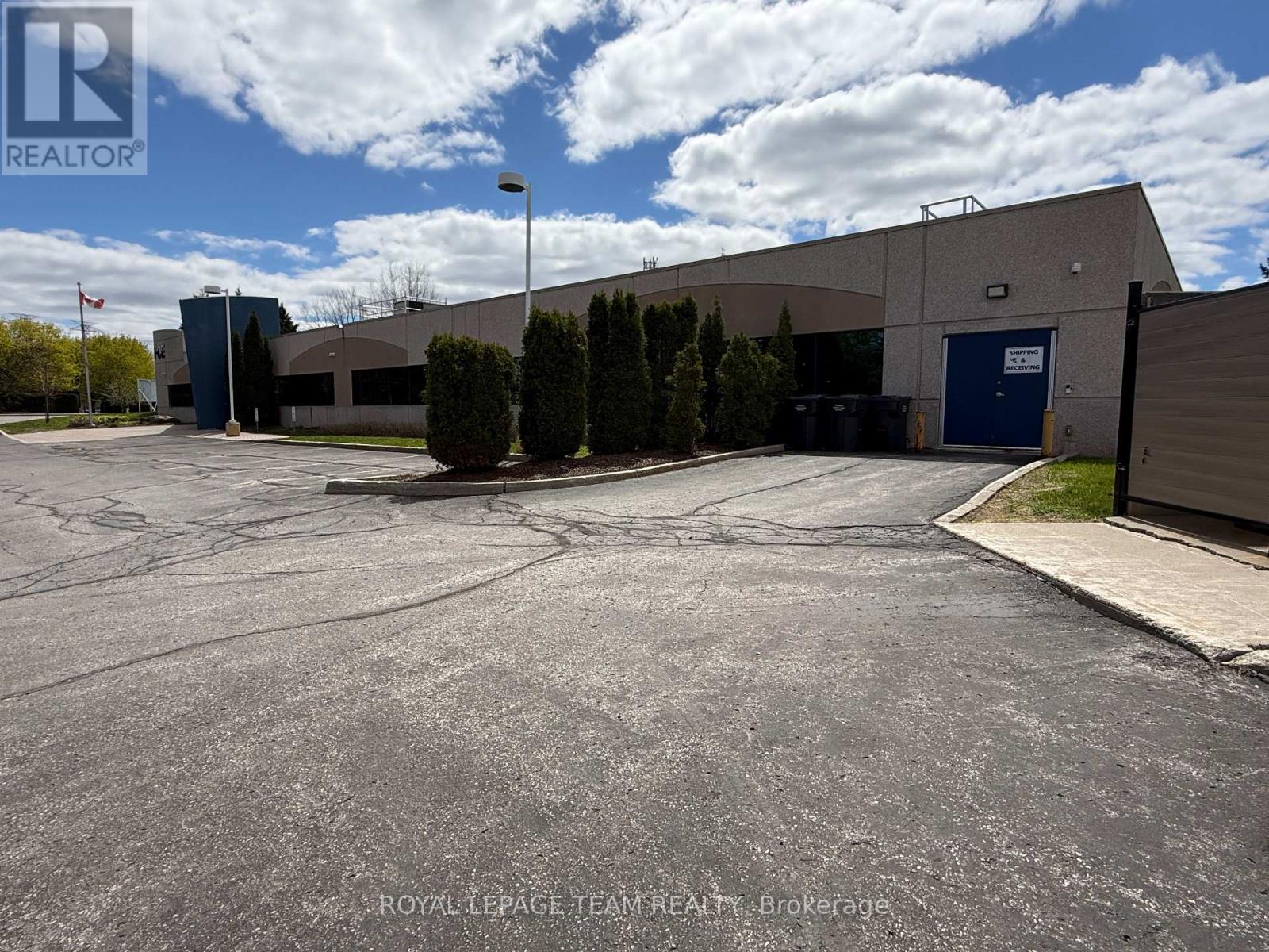 2490 Don Reid Drive, Ottawa, Ontario K1H 1E1 - Photo 3 - X13437180