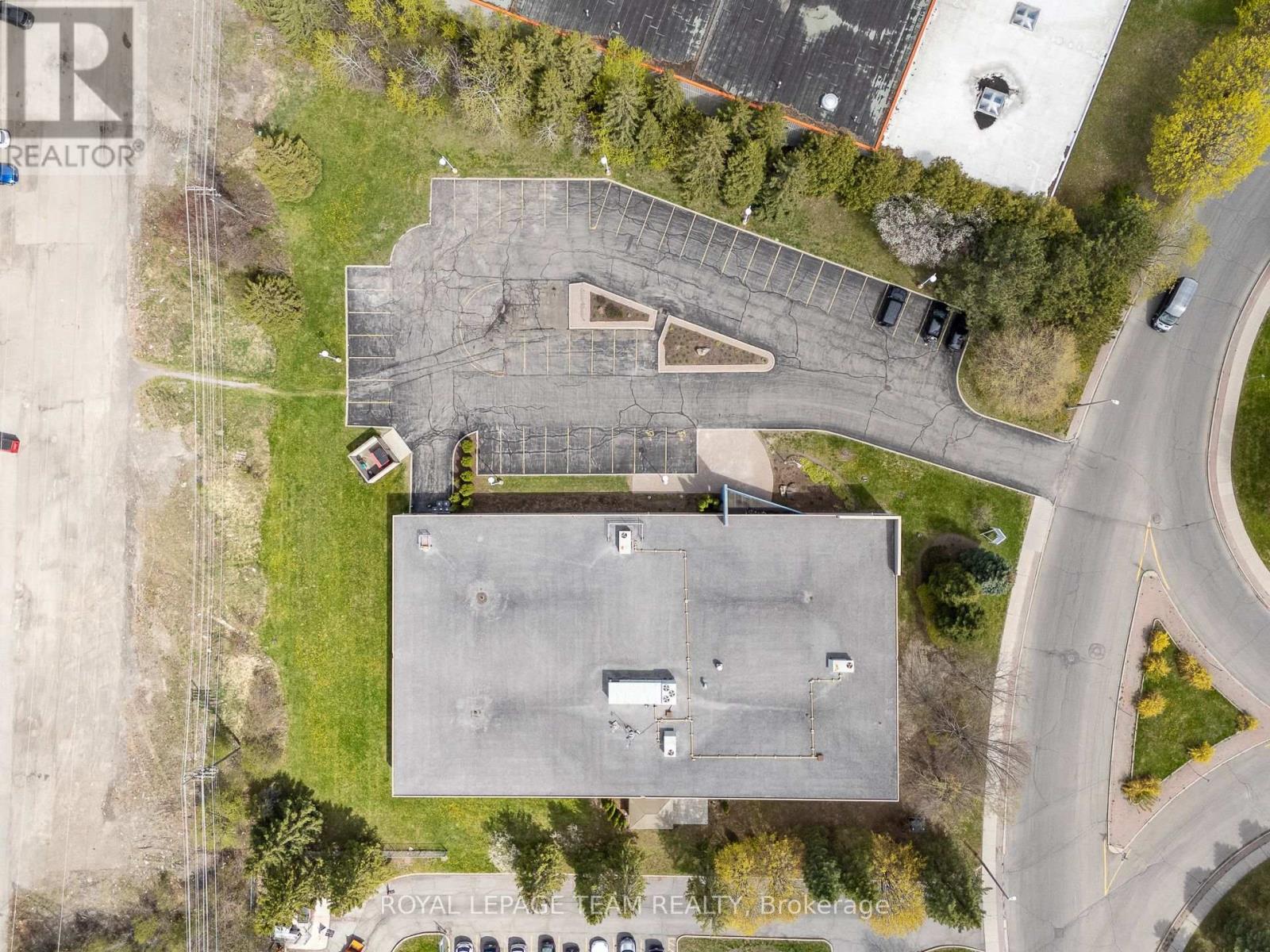 2490 Don Reid Drive, Ottawa, Ontario K1H 1E1 - Photo 8 - X13437180