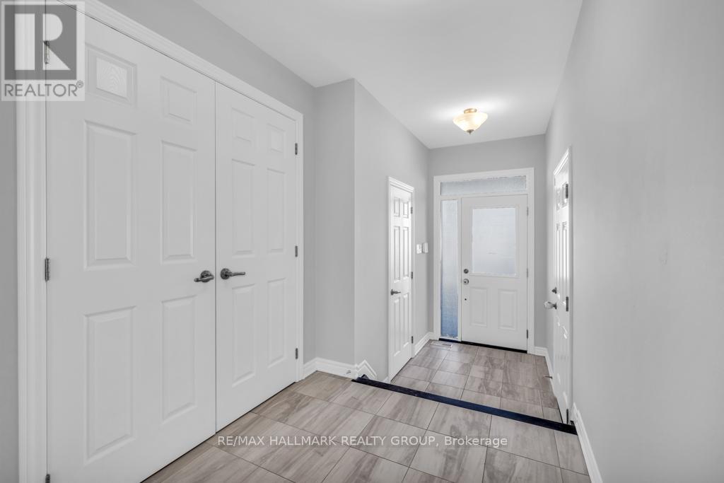 600 Parade Drive, Ottawa, Ontario  K2S 0Y5 - Photo 2 - X13437186