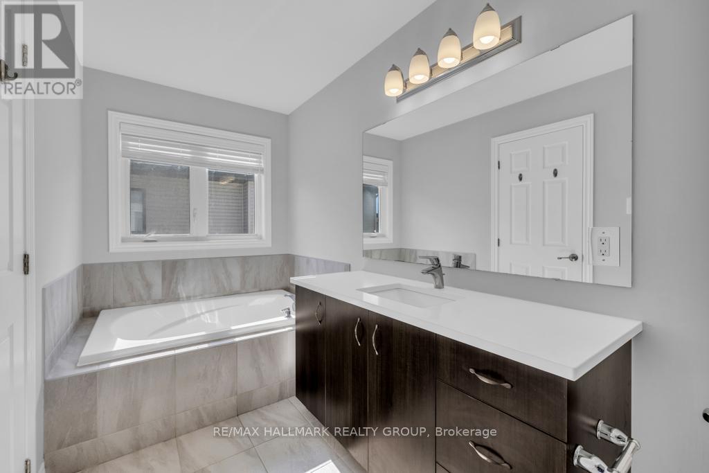 600 Parade Drive, Ottawa, Ontario  K2S 0Y5 - Photo 20 - X13437186