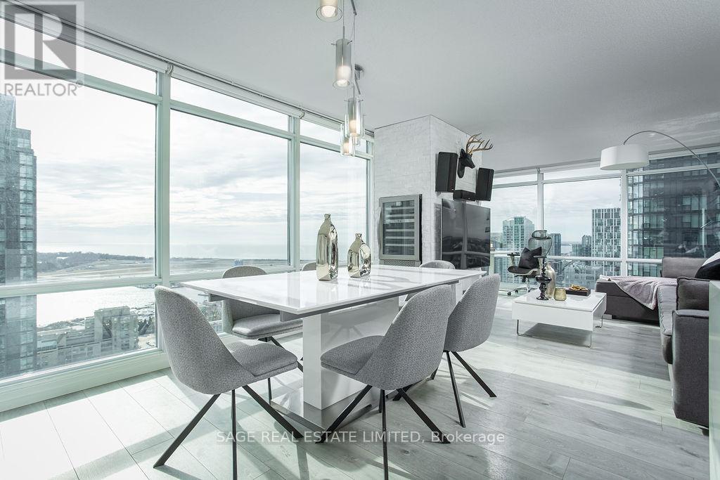 3707 - 25 TELEGRAM MEWS, Toronto, Ontario