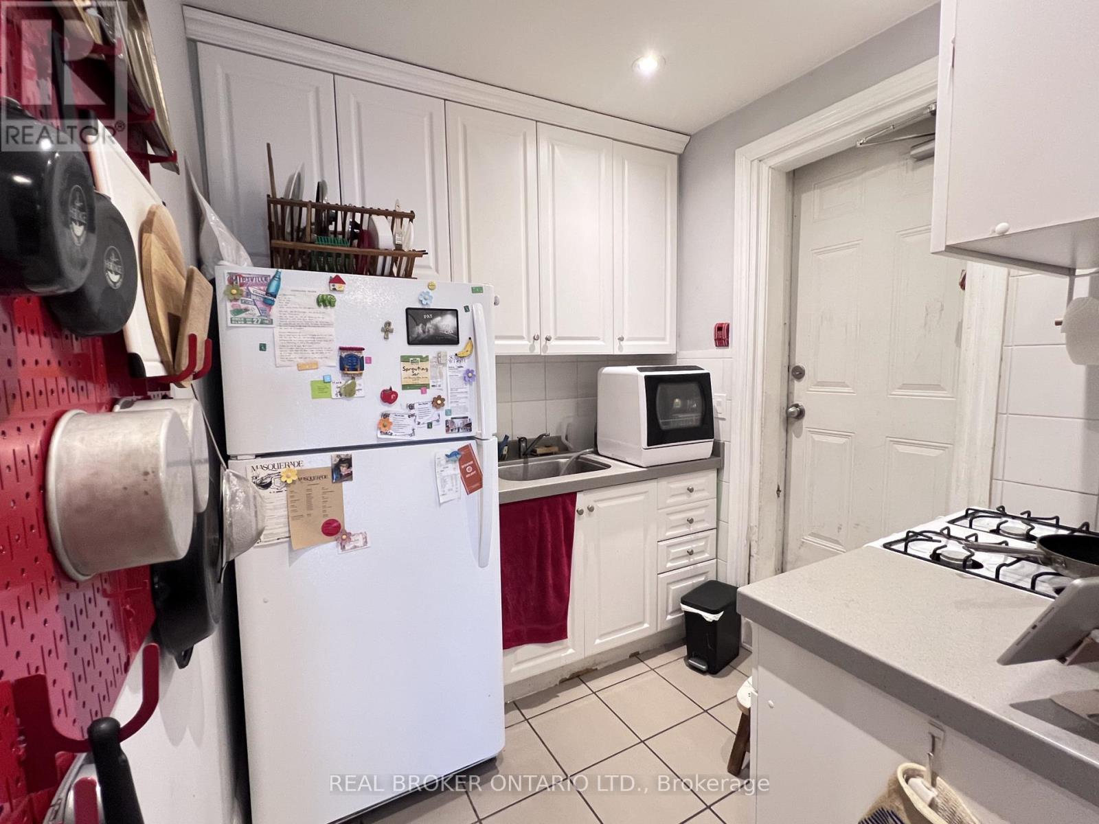 #2 - 770 St Clair Avenue W, Toronto, Ontario  M6C 1B5 - Photo 5 - C13436948