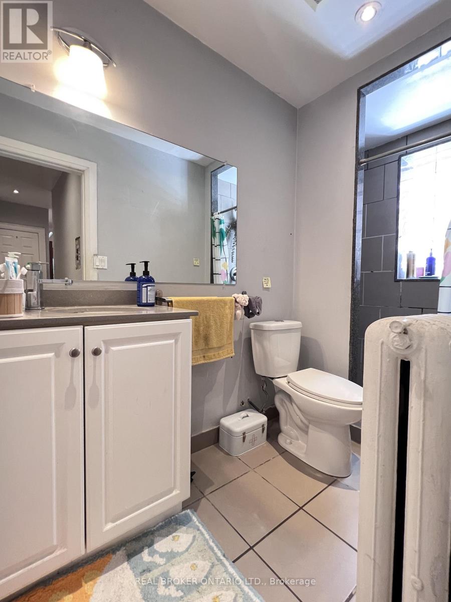 #2 - 770 St Clair Avenue W, Toronto, Ontario  M6C 1B5 - Photo 9 - C13436948