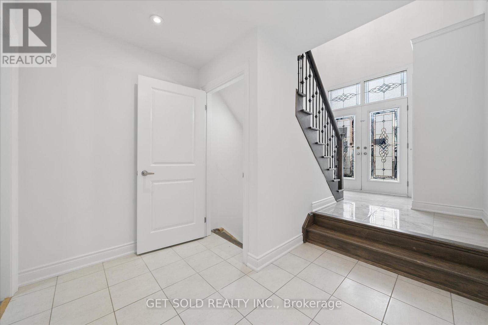 1761 Magenta Road, Pickering, Ontario  L1X 0E1 - Photo 5 - E13436888