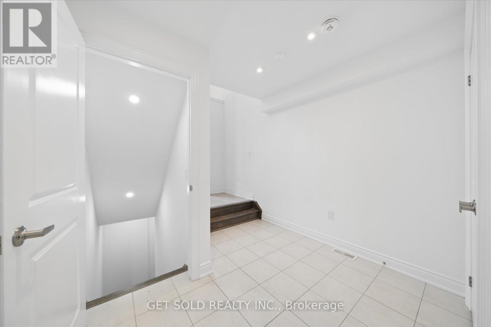 1761 Magenta Road, Pickering, Ontario  L1X 0E1 - Photo 6 - E13436888