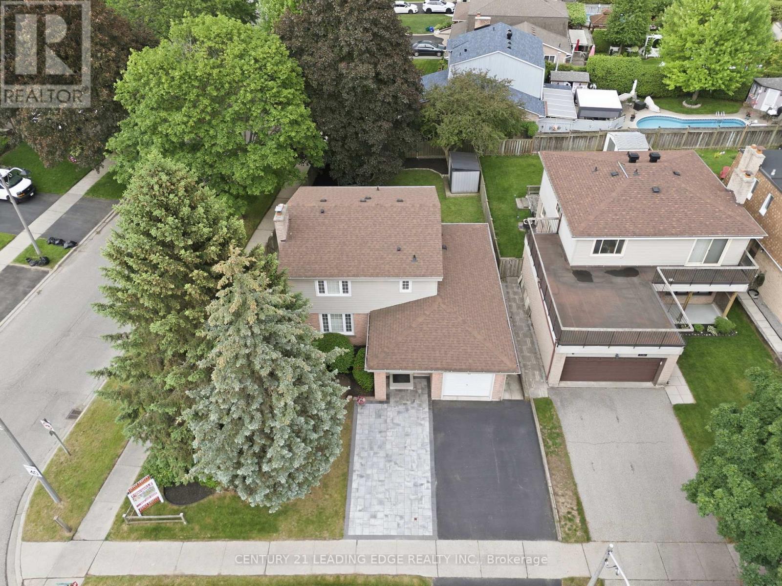 1727 Wollaston Court, Pickering, Ontario  L1V 2W9 - Photo 3 - E13436914
