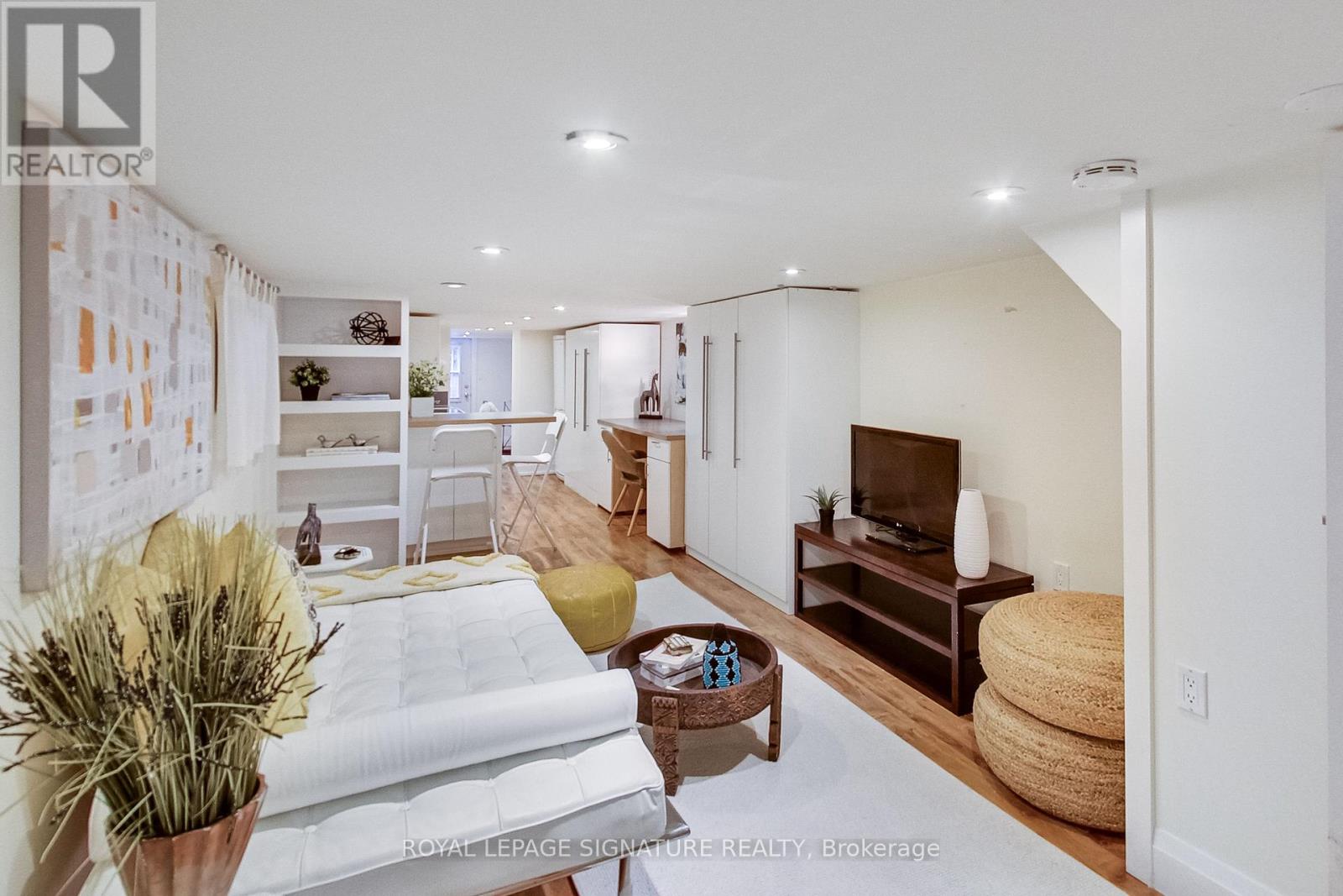 Lower - 6 King Edward Avenue, Toronto, Ontario  M4C 5J6 - Photo 2 - E13437066