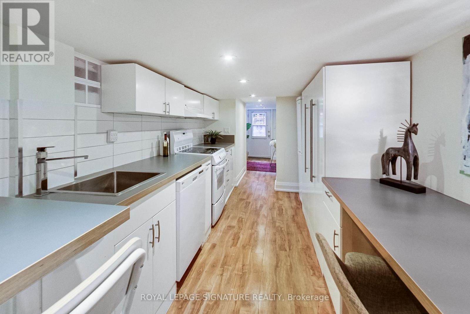 Lower - 6 King Edward Avenue, Toronto, Ontario  M4C 5J6 - Photo 5 - E13437066