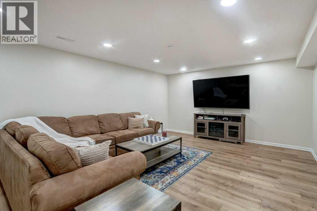 8 Crystal Green Grove, Okotoks, Alberta  T1S 0C8 - Photo 25 - A2318263