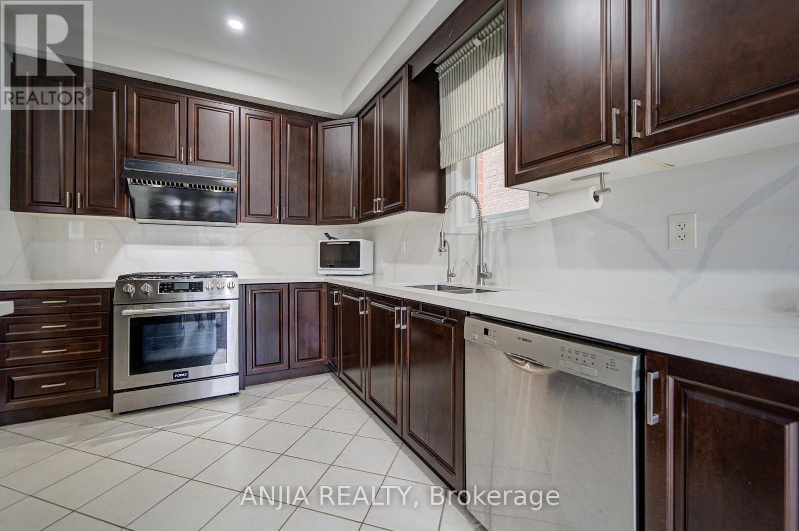 101 Gar Lehman Avenue, Whitchurch-Stouffville, Ontario  L4A 0W9 - Photo 10 - N13437168