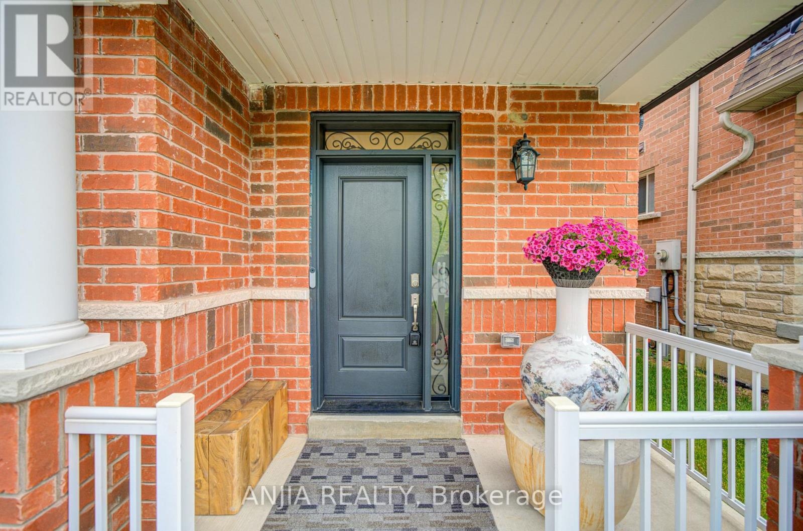 101 Gar Lehman Avenue, Whitchurch-Stouffville, Ontario  L4A 0W9 - Photo 2 - N13437168