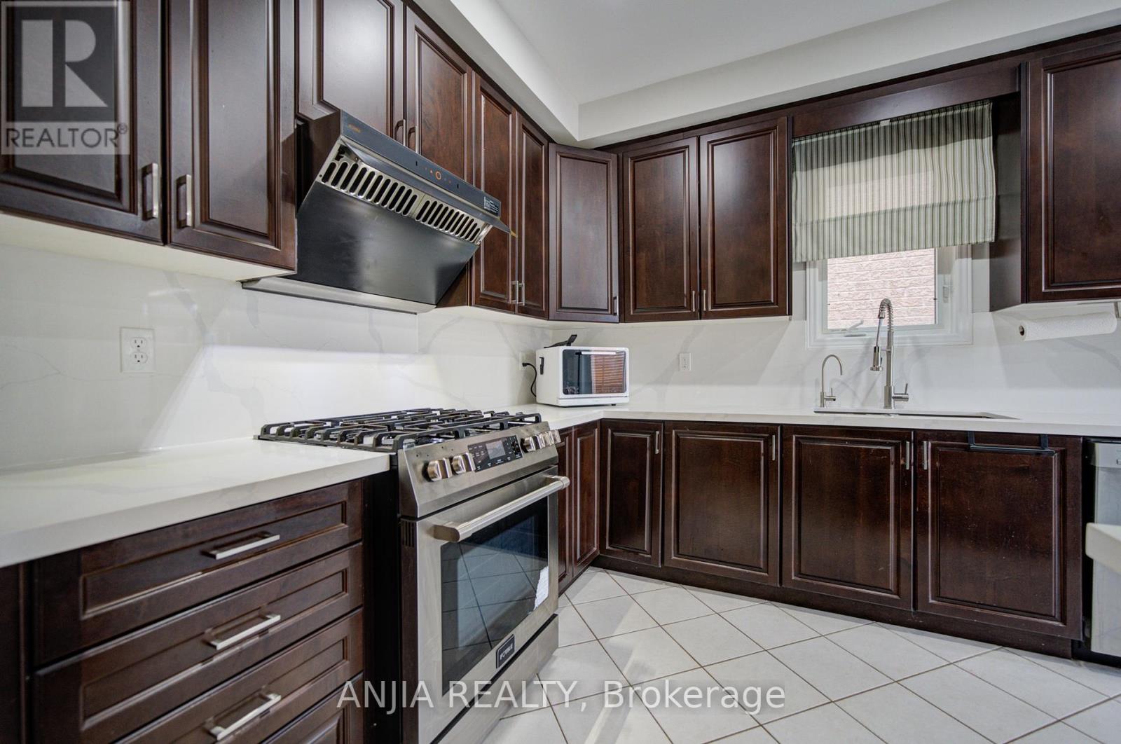 101 Gar Lehman Avenue, Whitchurch-Stouffville, Ontario  L4A 0W9 - Photo 8 - N13437168