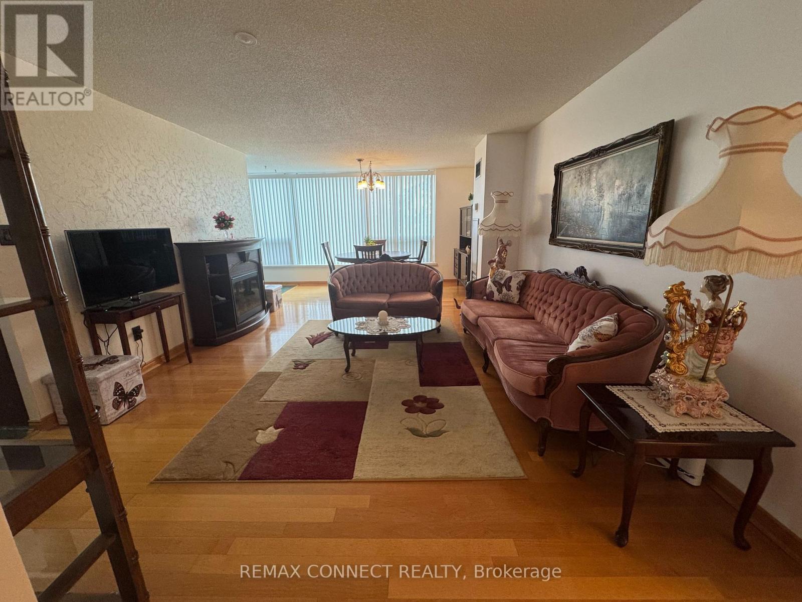 428 - 326 Major Mackenzie Drive, Richmond Hill, Ontario  L4C 8T4 - Photo 2 - N13437182