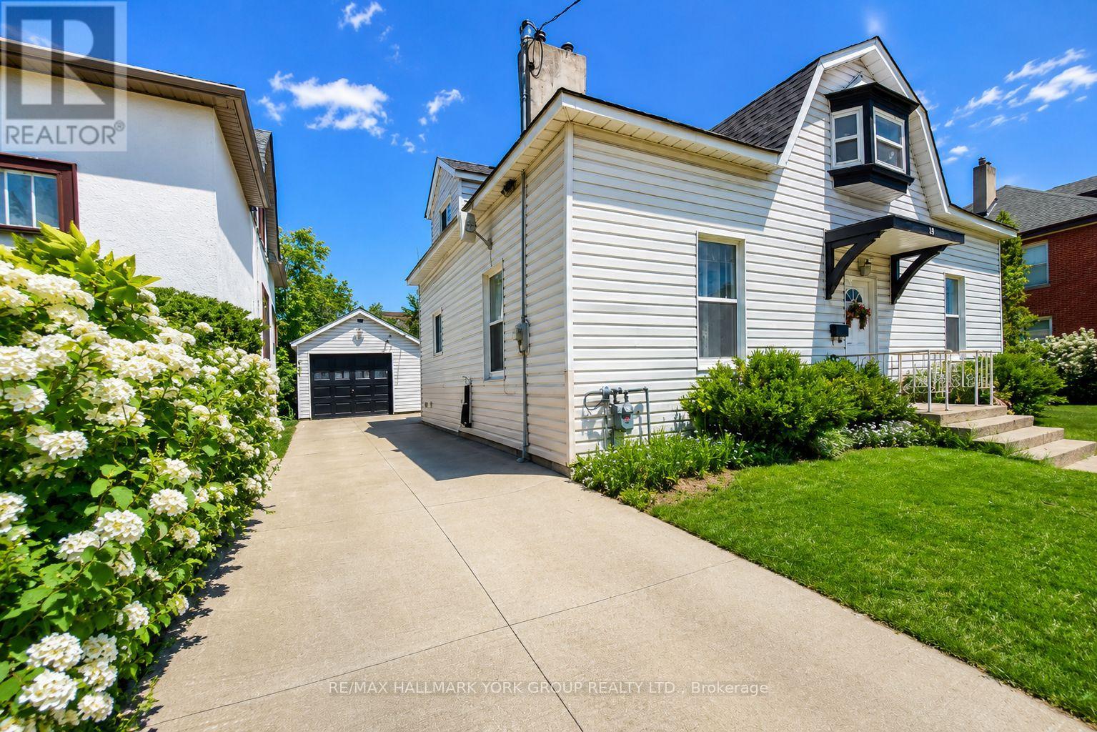 79 Toronto Street, Barrie (City Centre), Ontario  L4N 1V1 - Photo 2 - S13436904