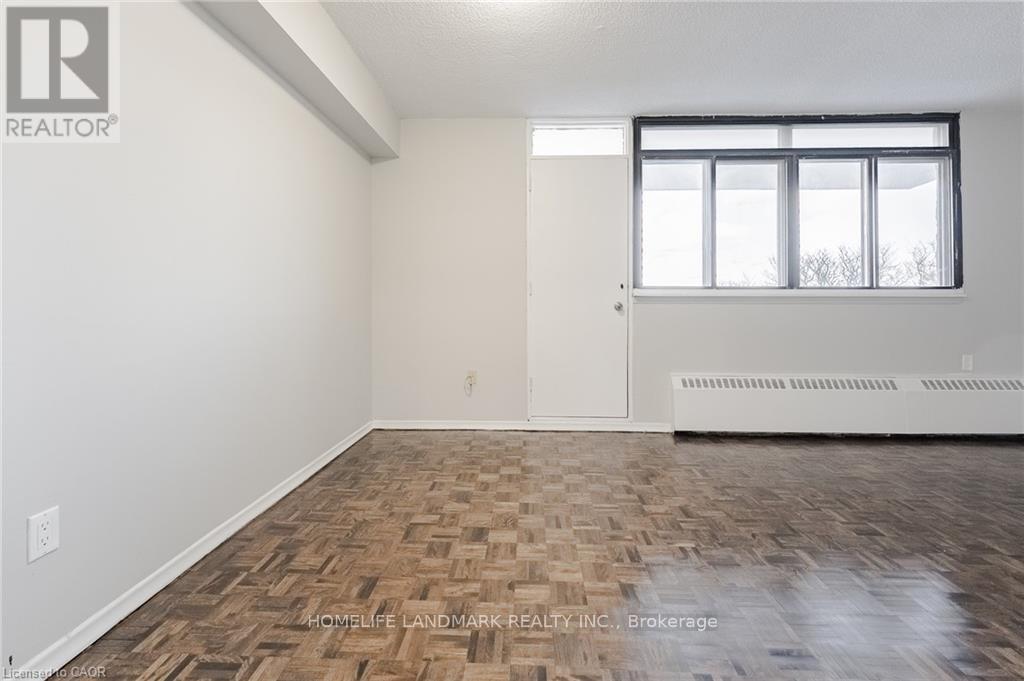 401 - 770 Hager Avenue, Burlington, Ontario  L7S 1X1 - Photo 10 - W12998616