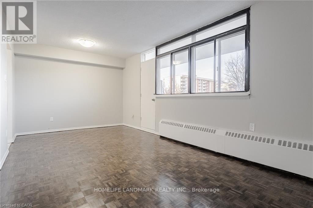 401 - 770 Hager Avenue, Burlington, Ontario  L7S 1X1 - Photo 11 - W12998616