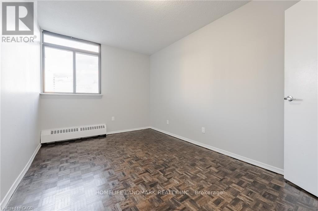 401 - 770 Hager Avenue, Burlington, Ontario  L7S 1X1 - Photo 8 - W12998616