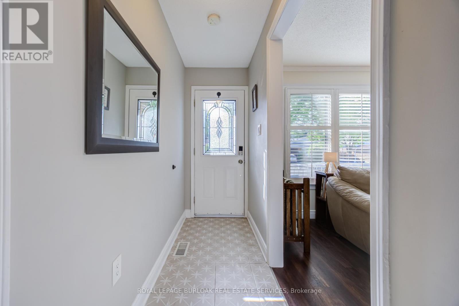 2348 Malcolm Crescent, Burlington, Ontario  L7P 4H4 - Photo 6 - W13436902