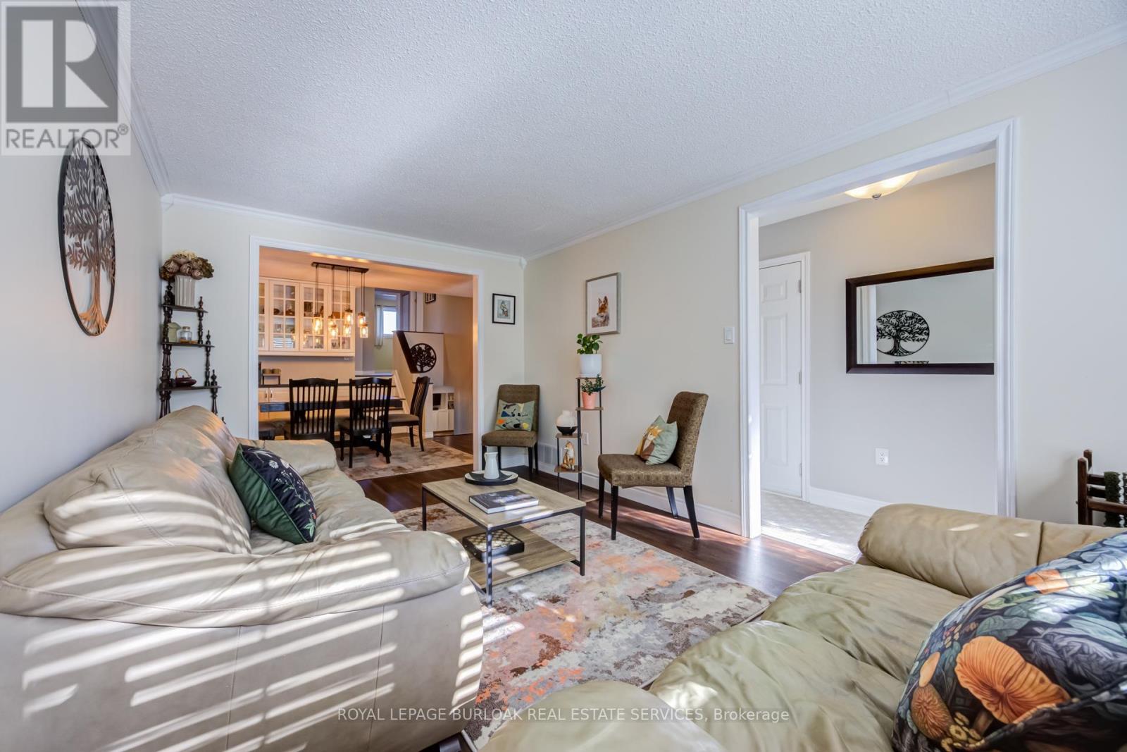 2348 Malcolm Crescent, Burlington, Ontario  L7P 4H4 - Photo 8 - W13436902