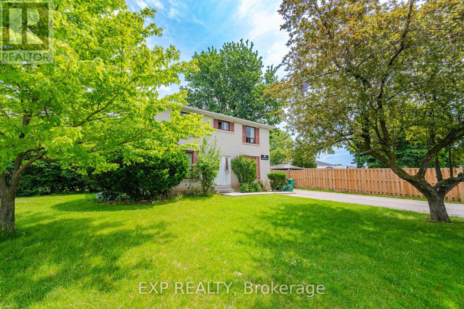 33 Earlsdale Crescent, Brampton, Ontario  L6T 3A7 - Photo 3 - W13436908
