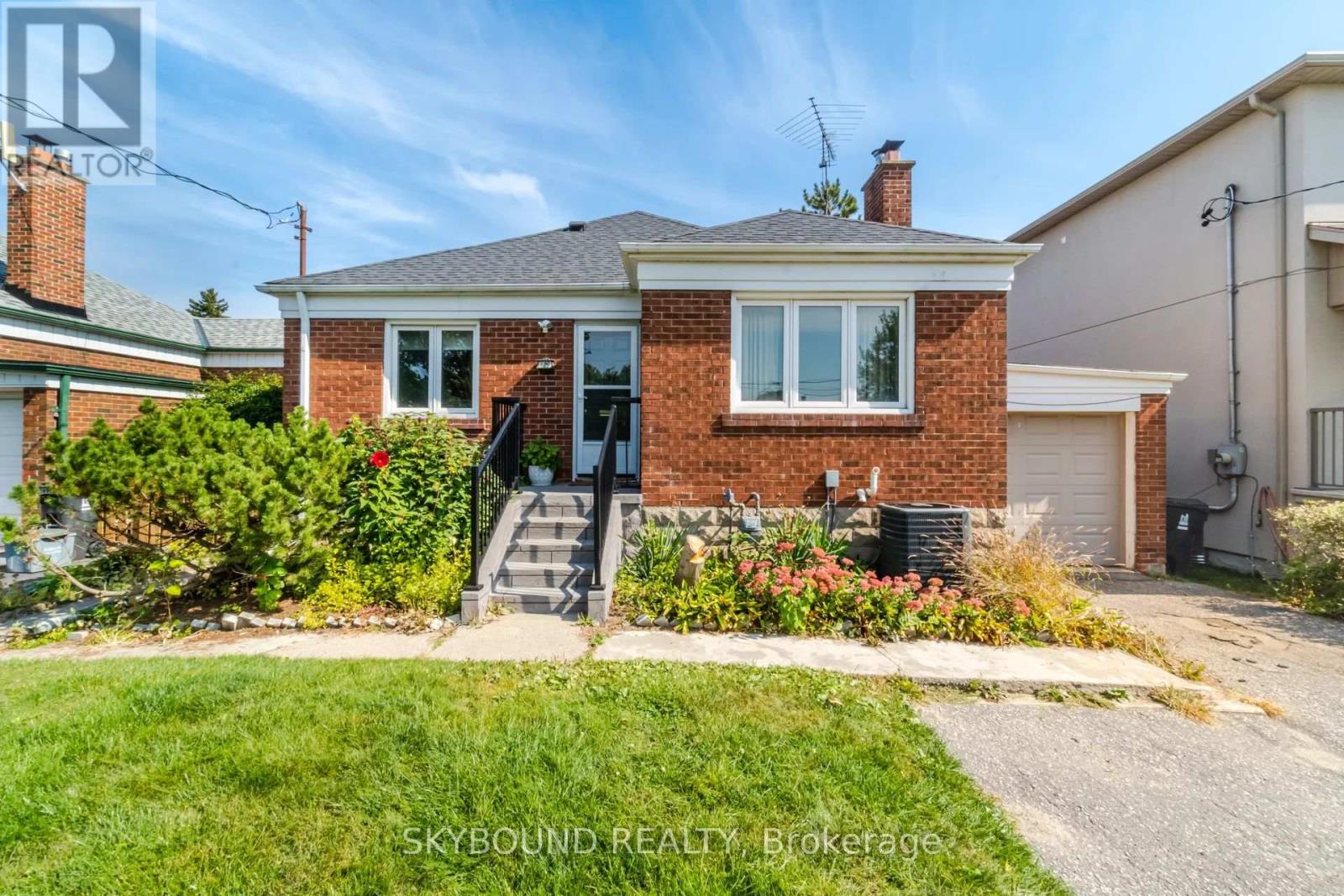129 MILTON STREET, Toronto, Ontario