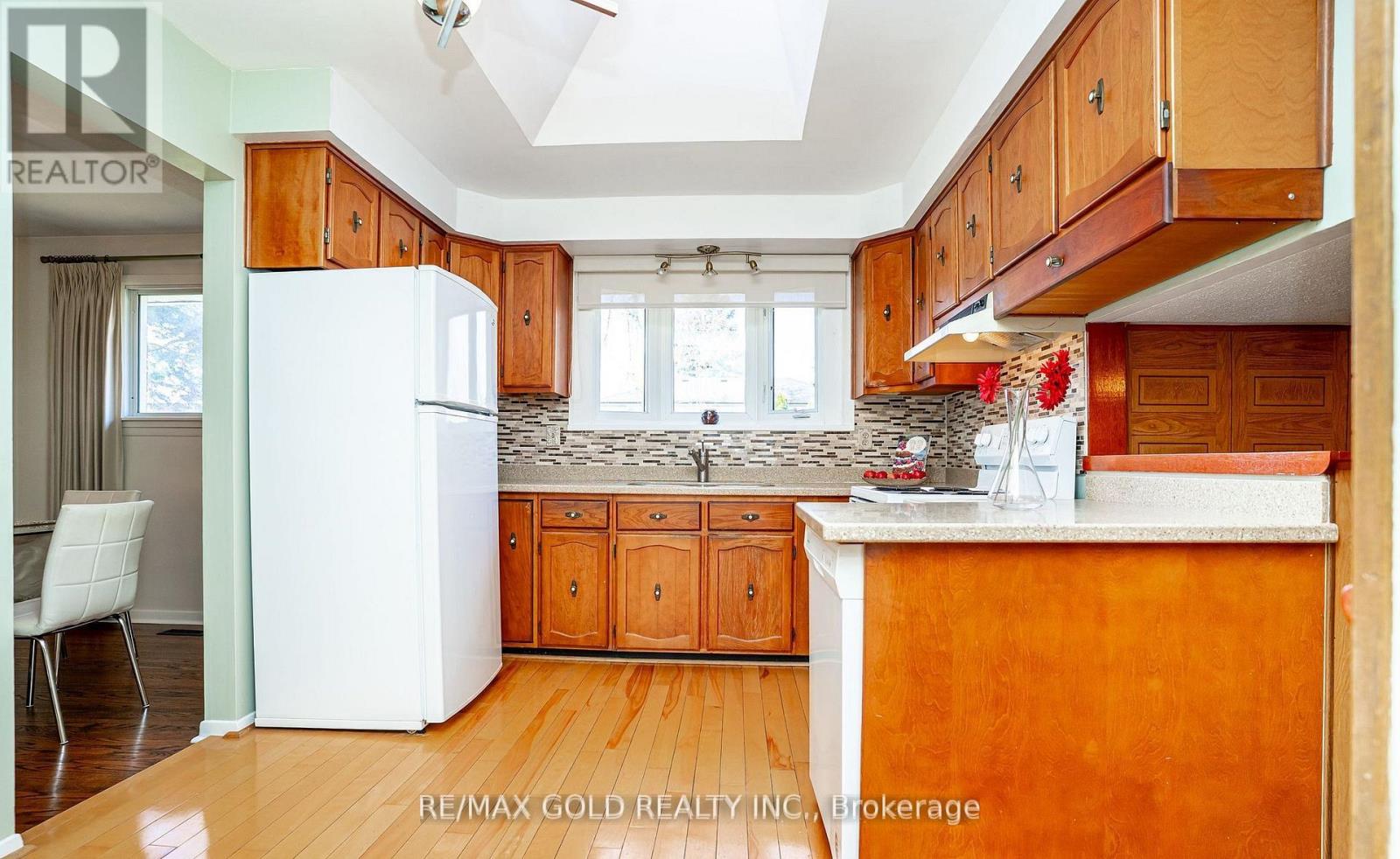 34 Deerfield Crescent, Brampton, Ontario  L6T 1K7 - Photo 15 - W13437010