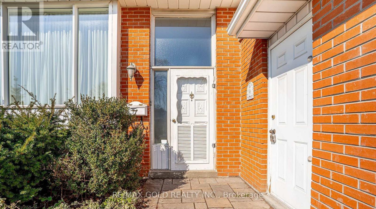 34 Deerfield Crescent, Brampton, Ontario  L6T 1K7 - Photo 7 - W13437010