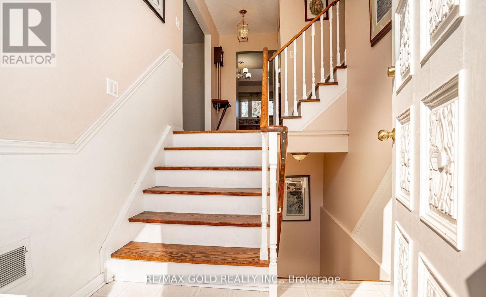 34 Deerfield Crescent, Brampton, Ontario  L6T 1K7 - Photo 8 - W13437010
