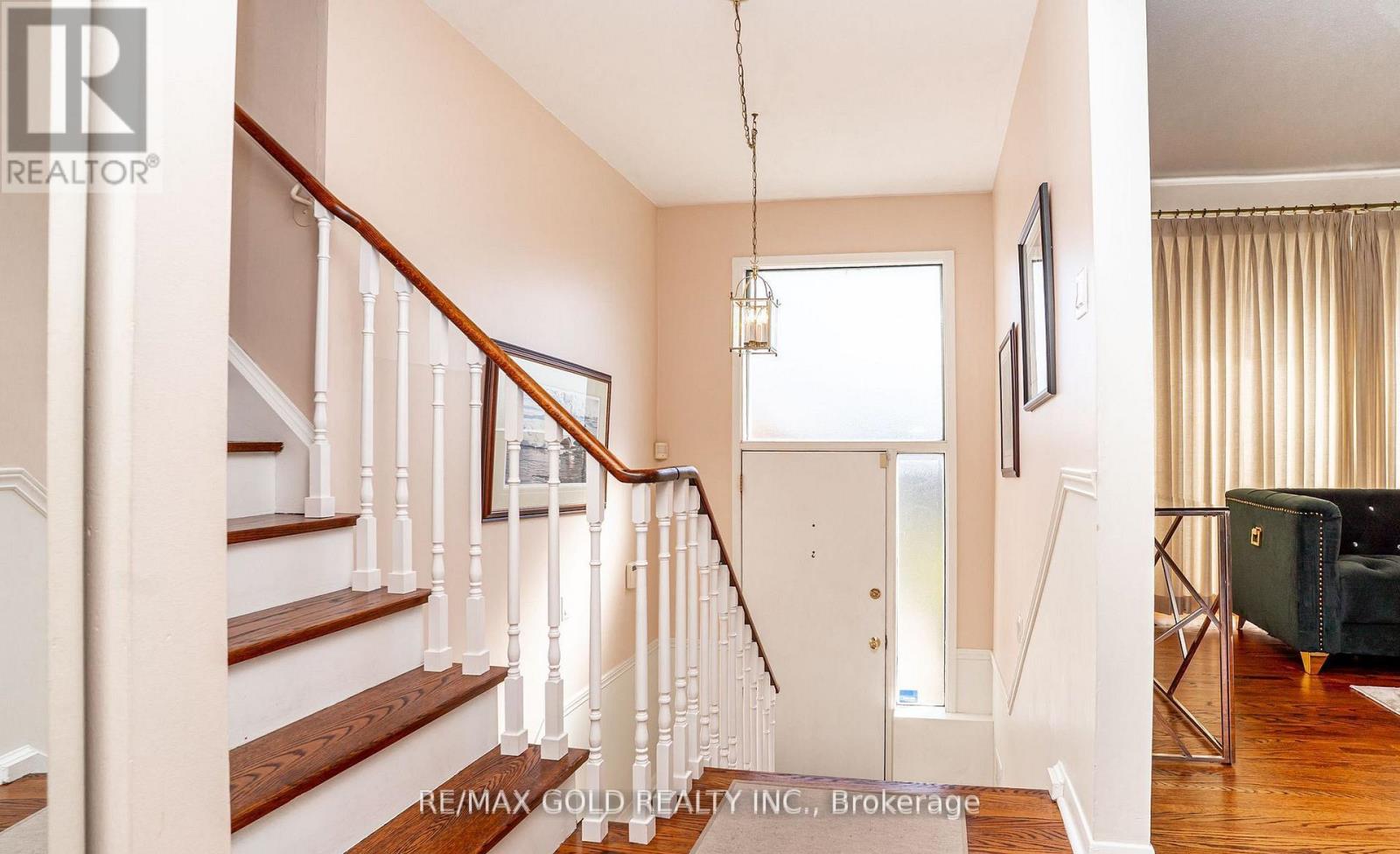 34 Deerfield Crescent, Brampton, Ontario  L6T 1K7 - Photo 9 - W13437010