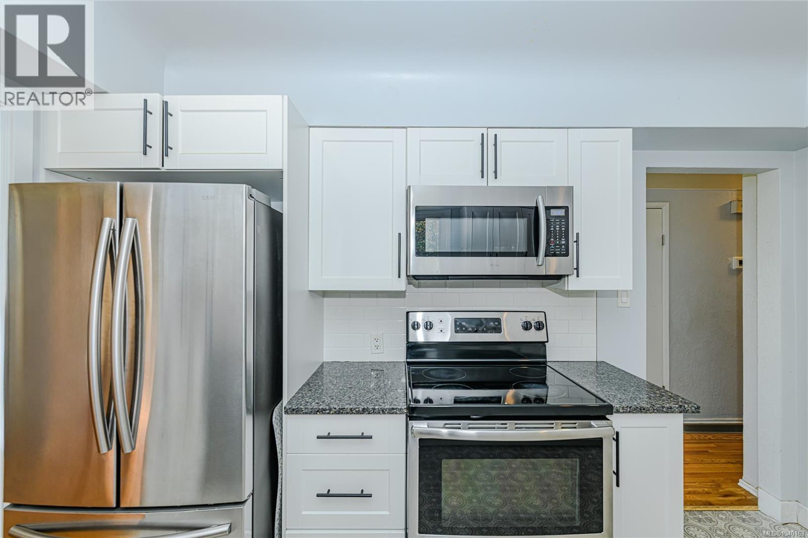 585 Baker St, Saanich, British Columbia  V8Z 2H6 - Photo 11 - 1040163