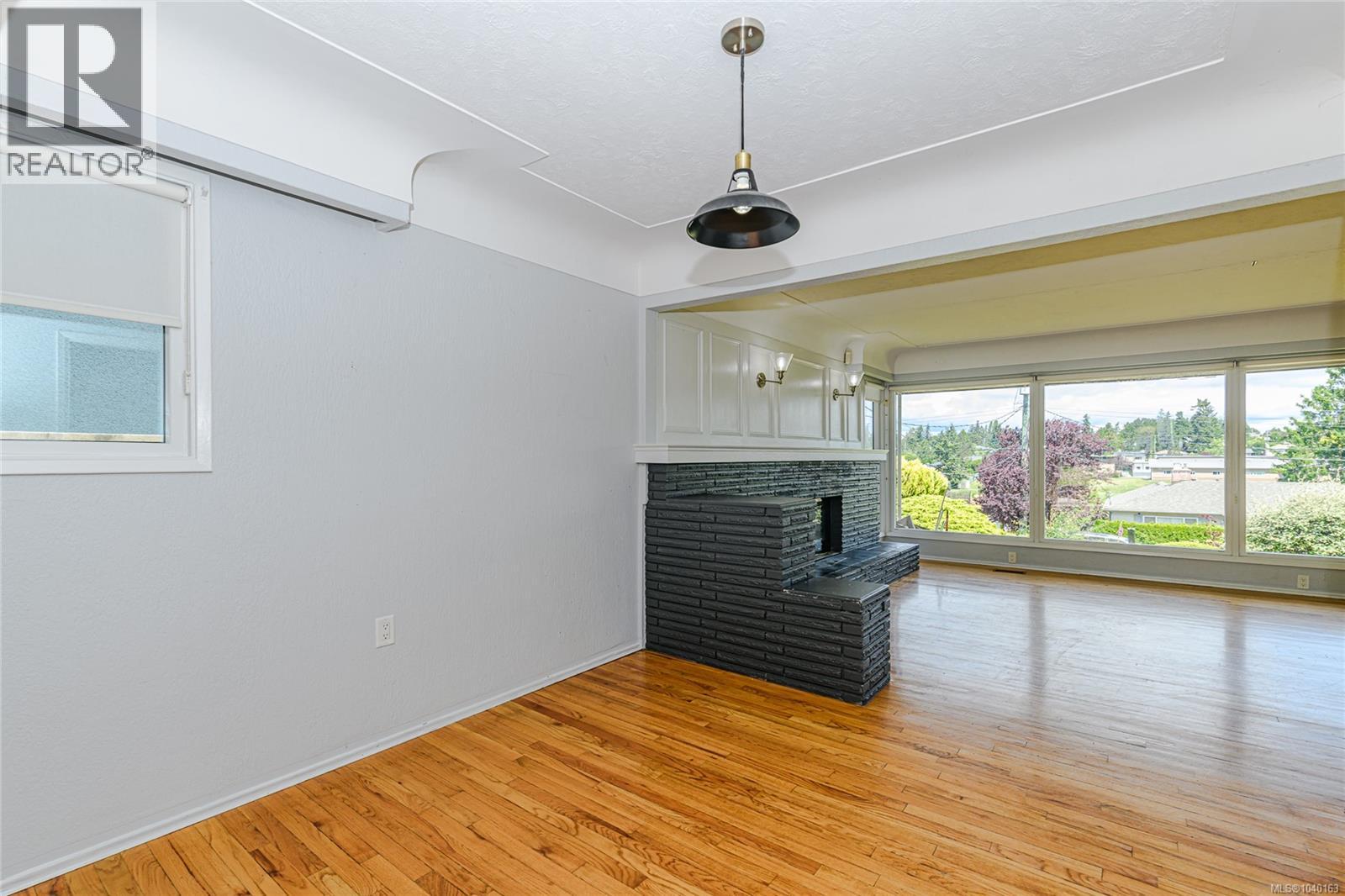 585 Baker St, Saanich, British Columbia  V8Z 2H6 - Photo 4 - 1040163