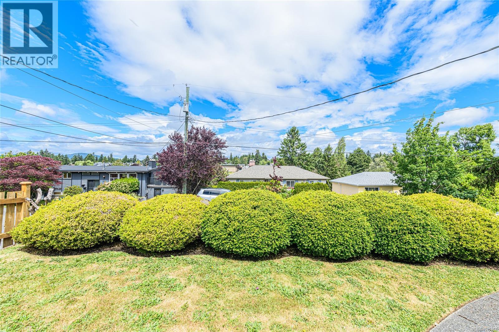 585 Baker St, Saanich, British Columbia  V8Z 2H6 - Photo 33 - 1040163