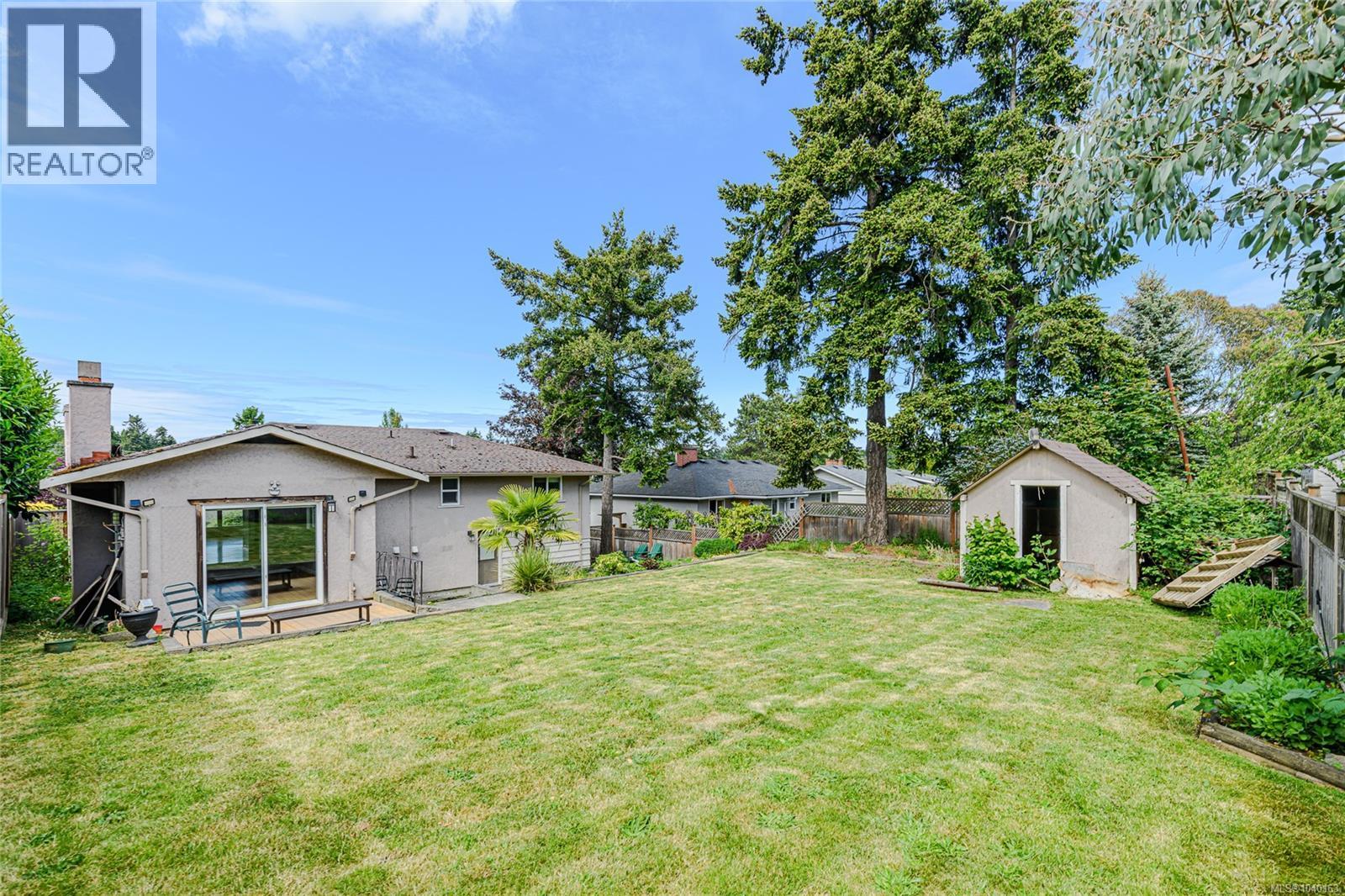 585 Baker St, Saanich, British Columbia  V8Z 2H6 - Photo 39 - 1040163