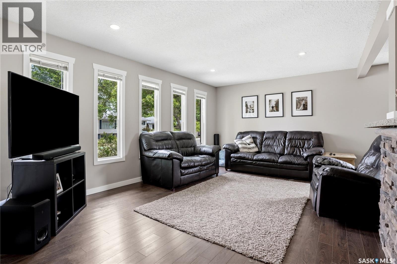 55 Kennedy Crescent, Regina, Saskatchewan  S4R 6G3 - Photo 4 - SK039195