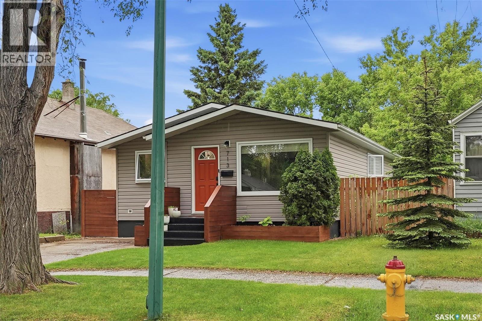 713 6th Street E, Saskatoon, Saskatchewan  S7H 1C5 - Photo 2 - SK038945