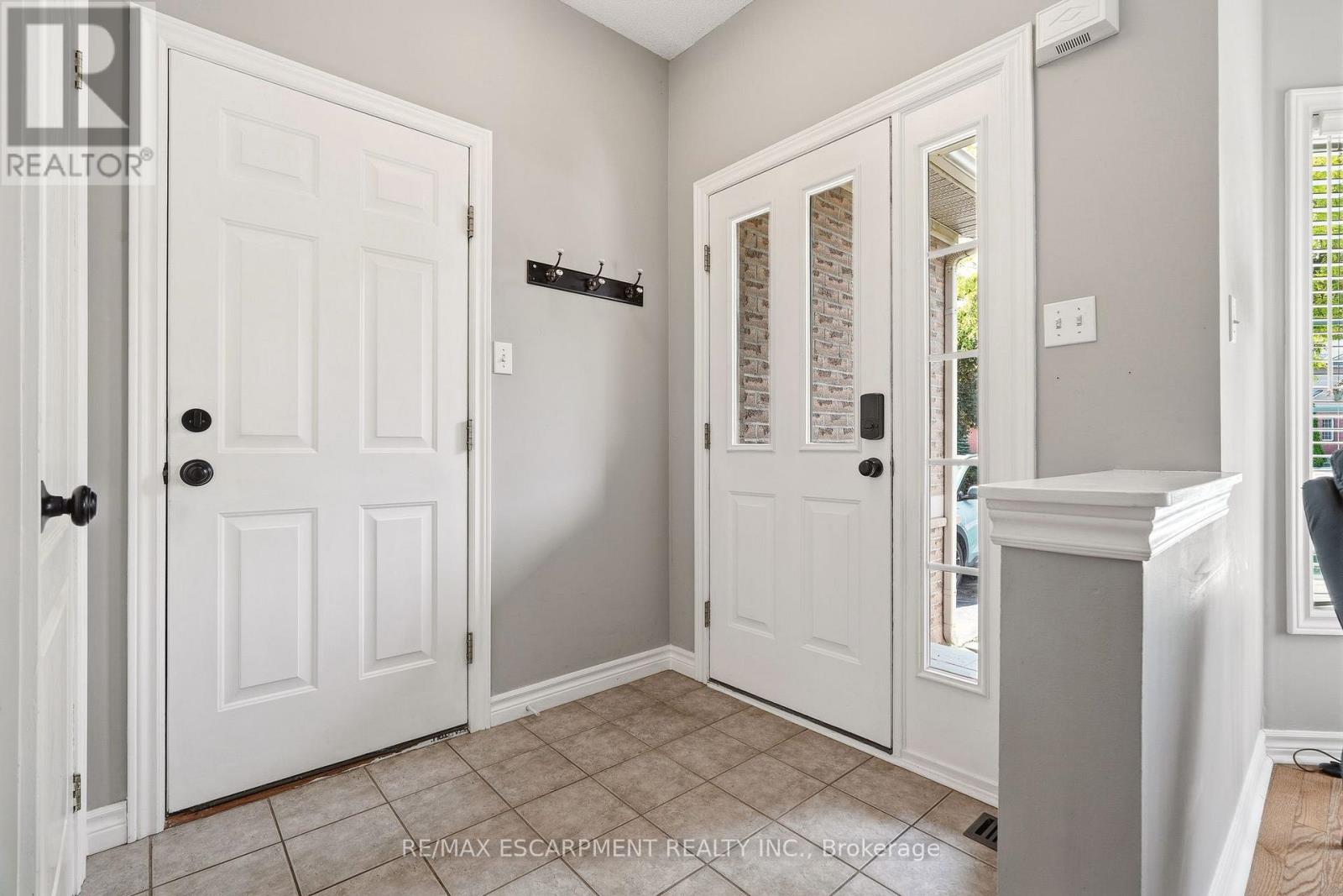 78 Sumac Court, Grimsby, Ontario  L3M 5M6 - Photo 2 - X13437158