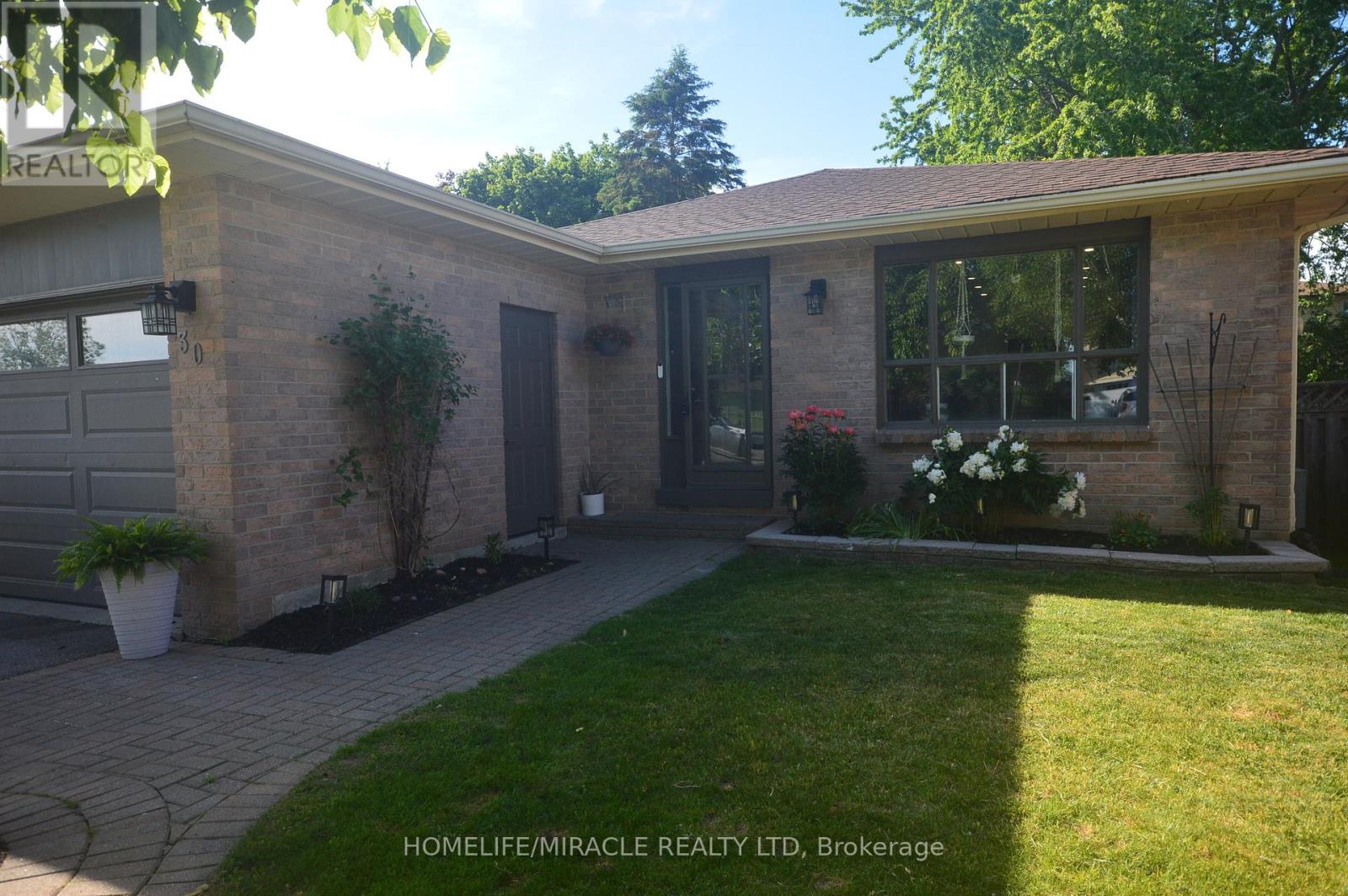 30 Northgate Drive, Bradford West Gwillimbury, Ontario  L3Z 2H5 - Photo 6 - N13047230