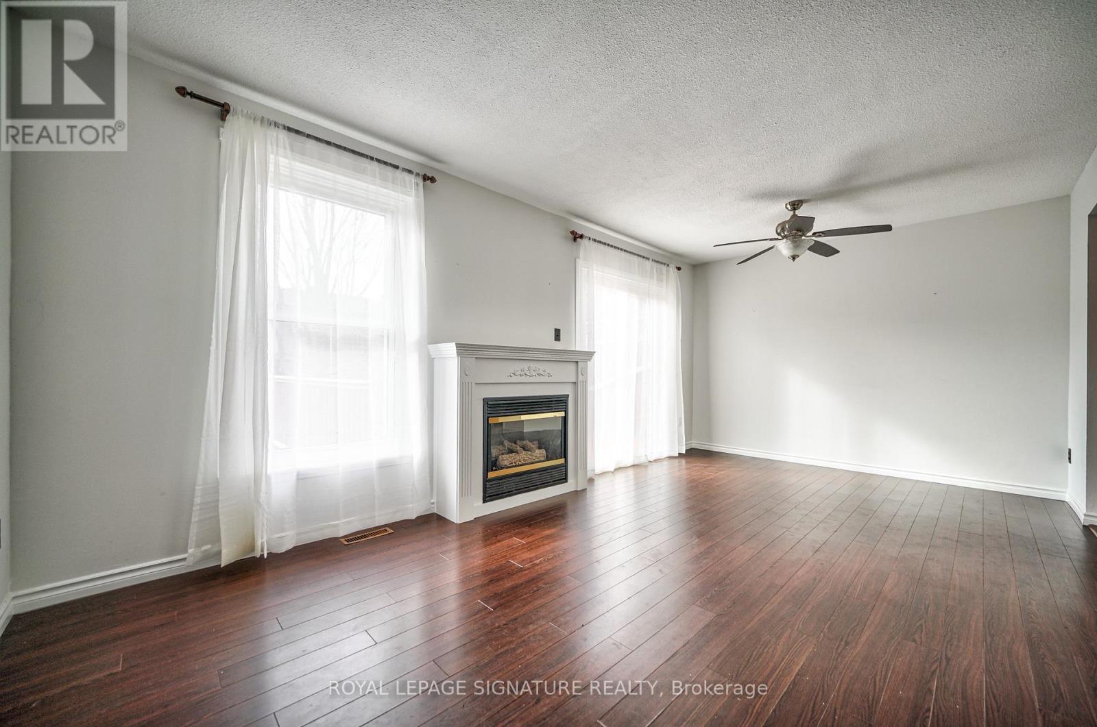 16 Christie Crescent, Barrie, Ontario  L4N 4W8 - Photo 4 - S13248604