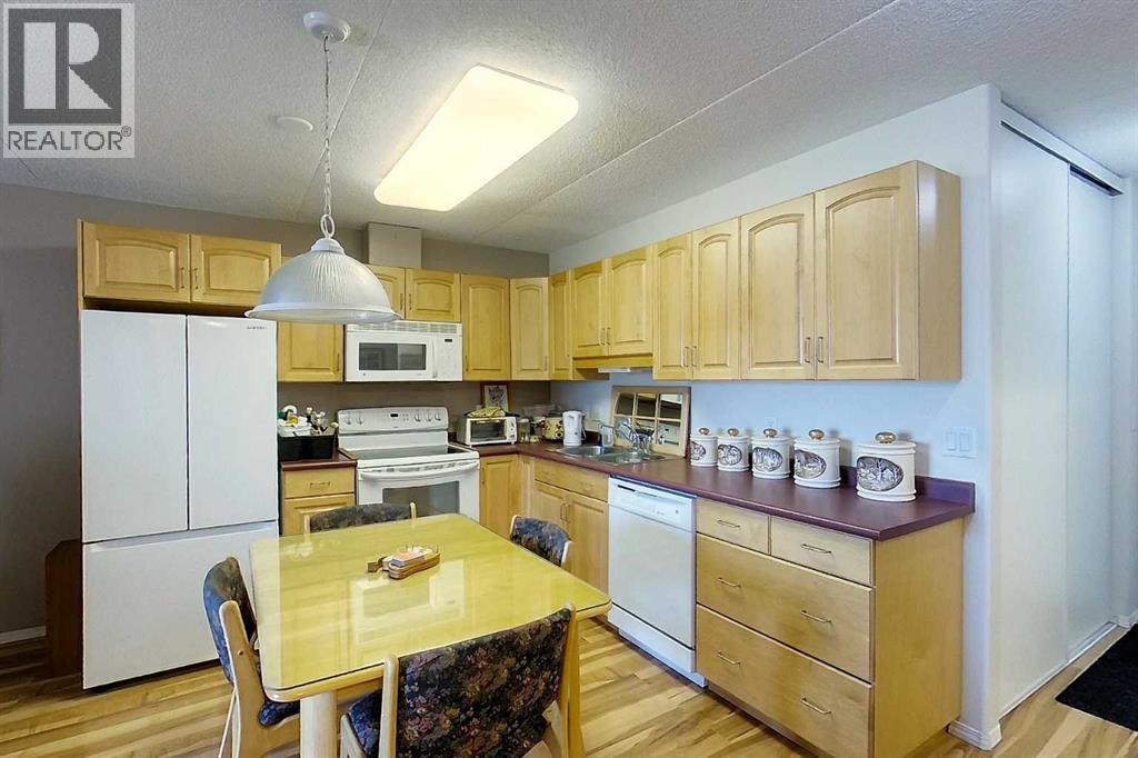 302, 777 48 Street, Edson, Alberta  T7E 1Z6 - Photo 3 - A2148525