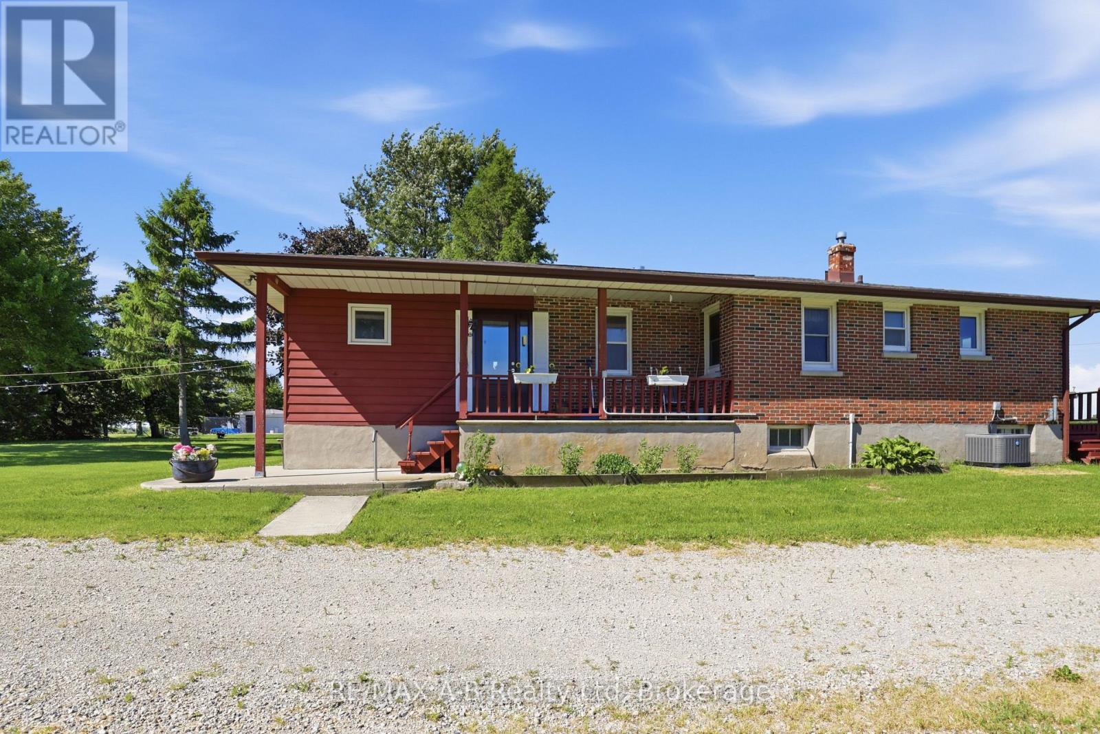 1033 Perth Rd 139 Line W, Perth South, Ontario N0M 1V0 - Photo 4 - X13437238