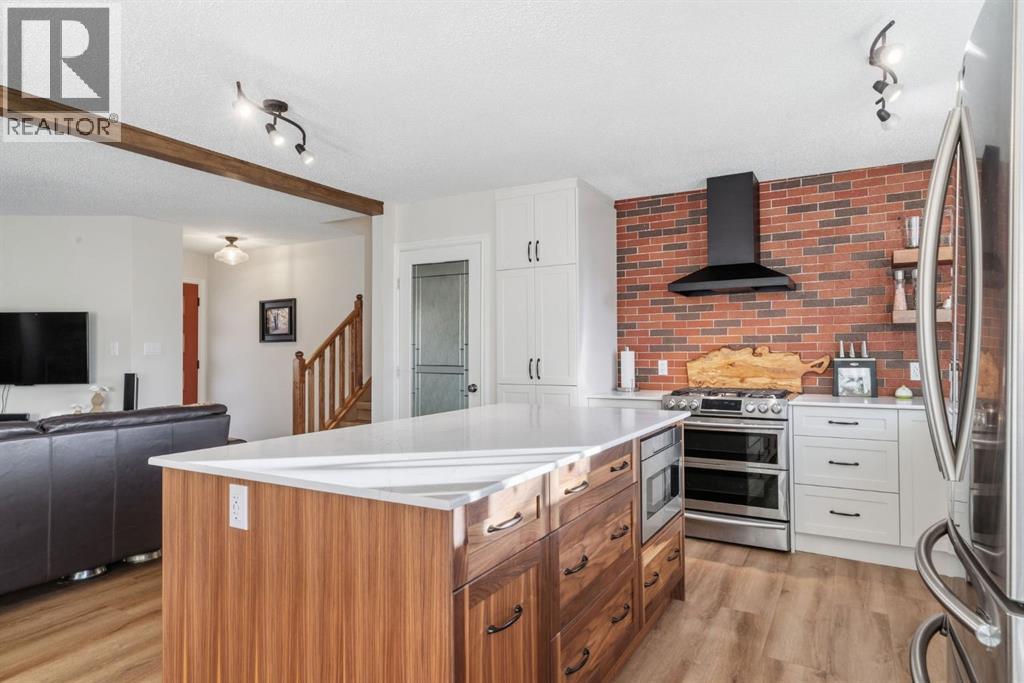 33 Carolina Drive, Cochrane, Alberta  T4C 1C4 - Photo 9 - A2318085