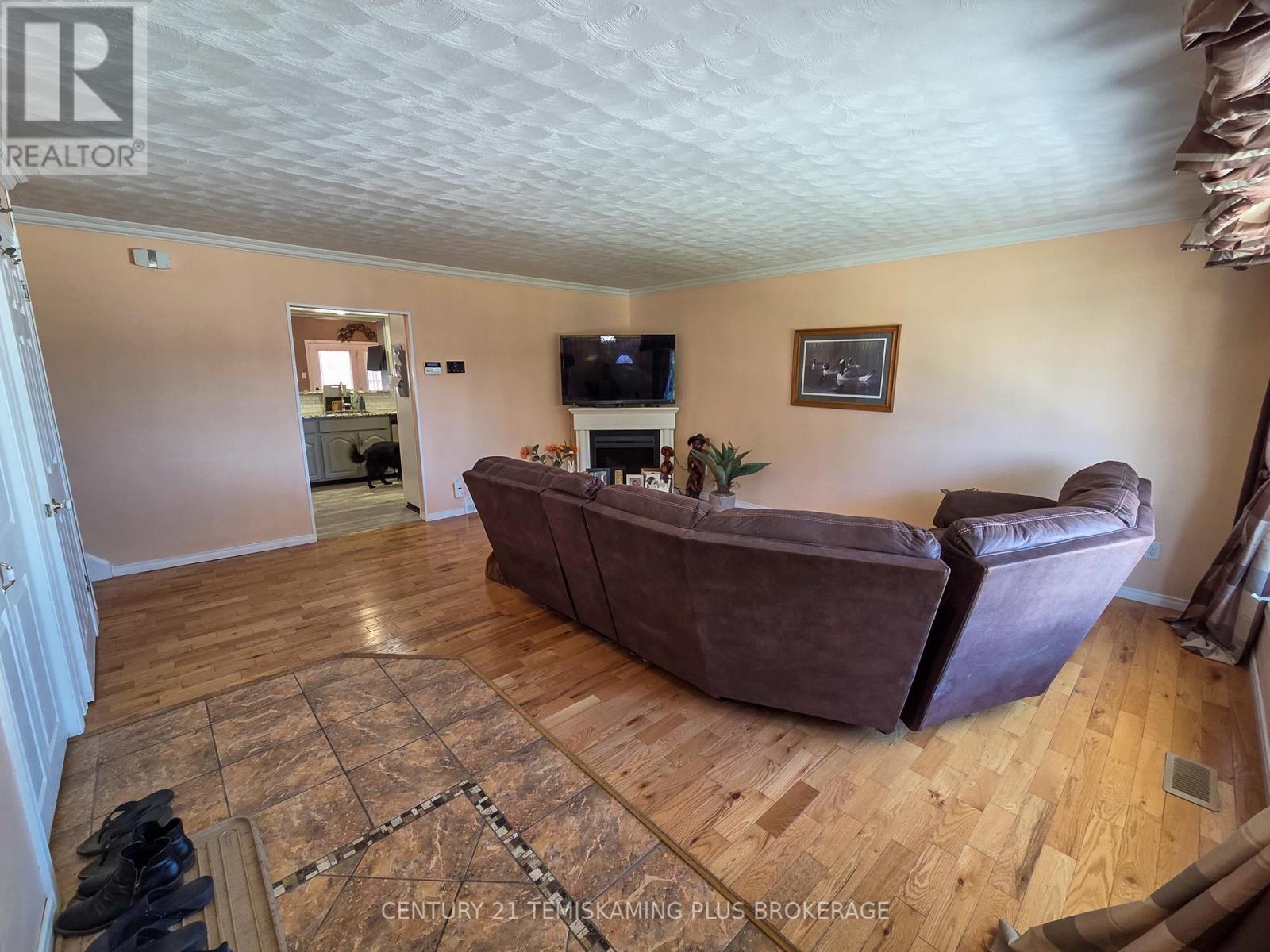 22 Harding Avenue, Kirkland Lake, Ontario  P2N 1B5 - Photo 3 - T13437328